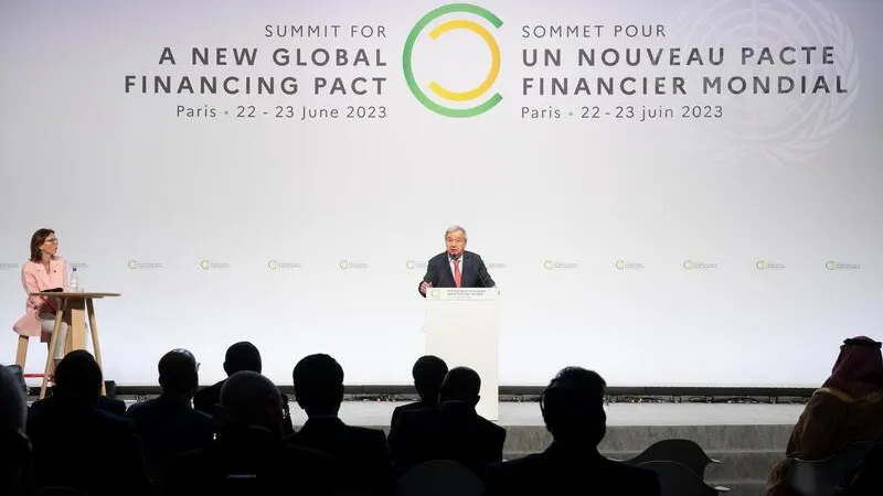 ntónio Guterres addresses the Paris Summit on Global Finance - Foto: UN Photo/Cyril Bailleul